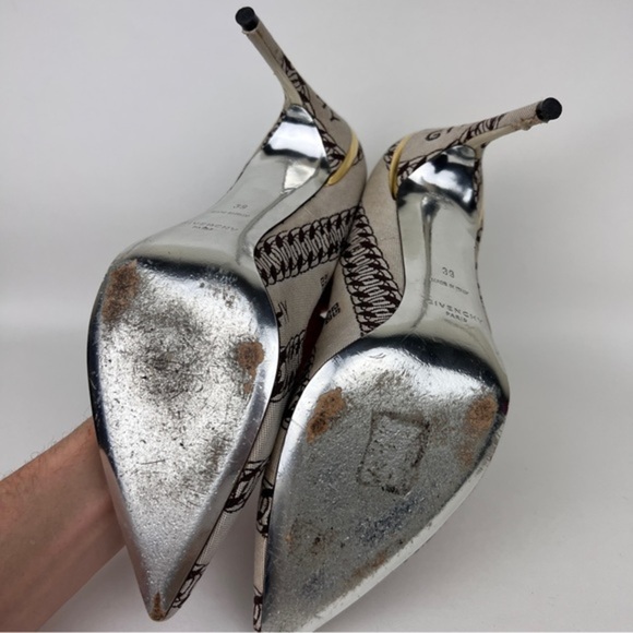 Givenchy Logo Printed Canvas Heel Pumps - Picture 5 of 10